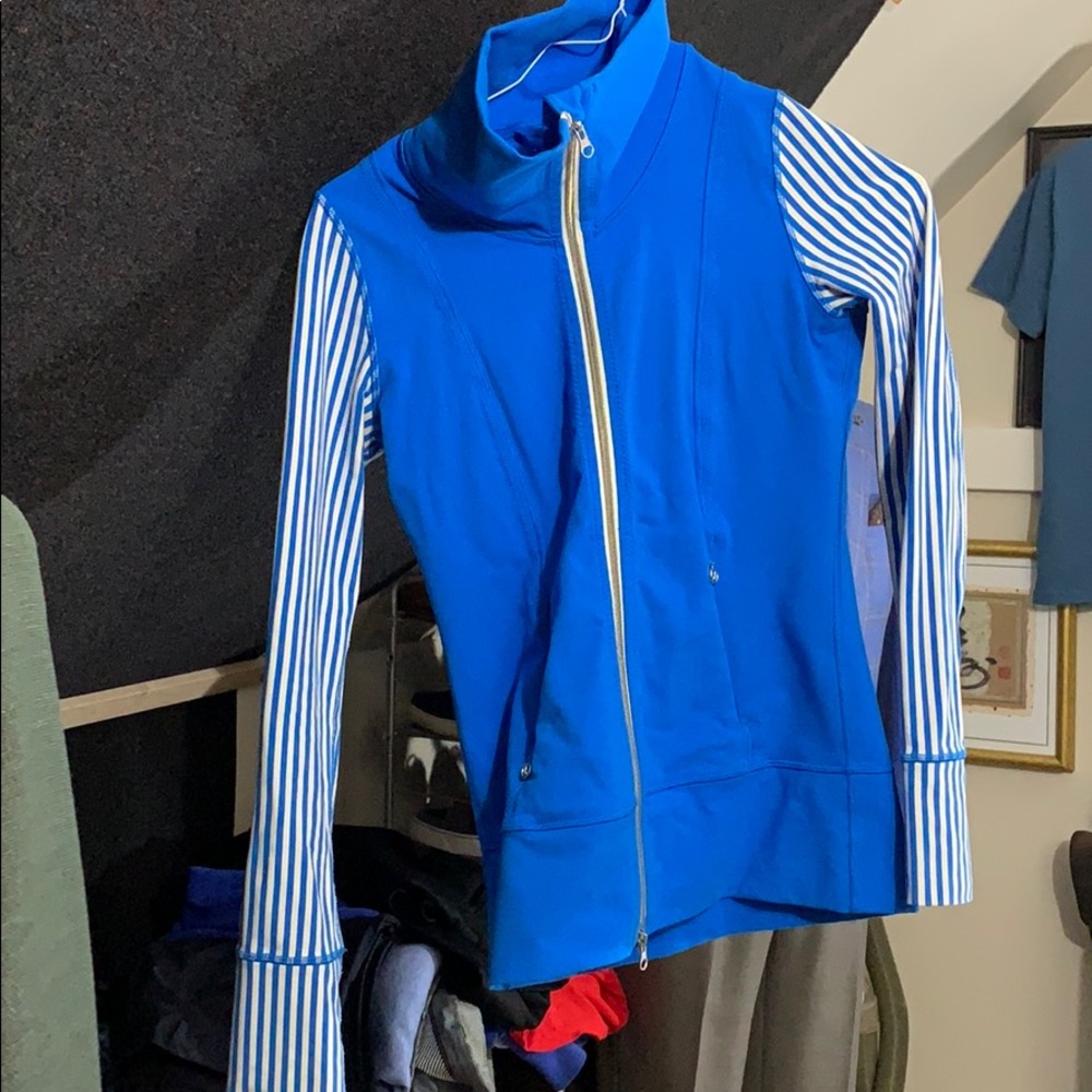 Lululemon- AmaZing color! Great condition zip up!